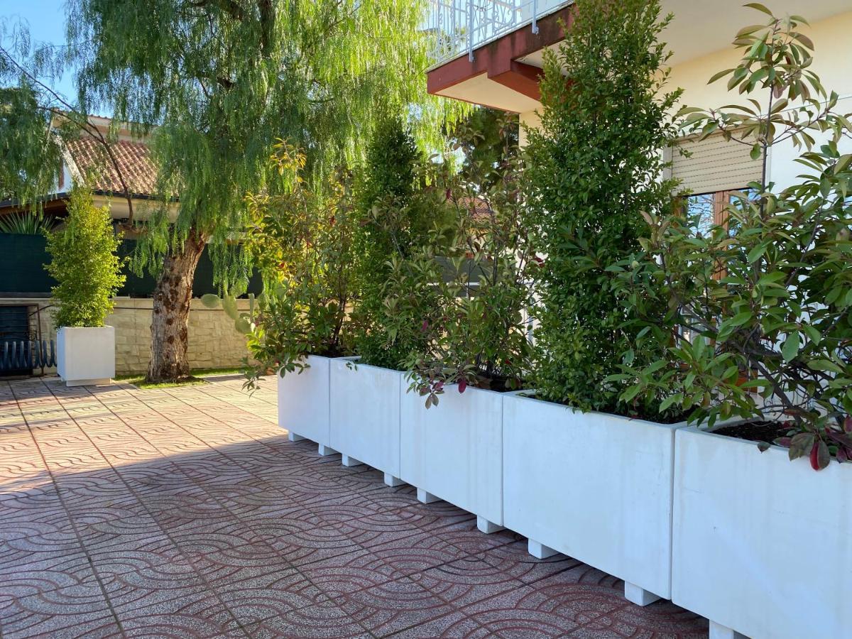 Dimore Capirro Charming Family House Trani Exterior photo